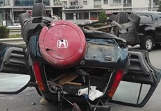 Според информация на свидетели колата е била блъсната от друг