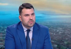 Според него Бойко Рашков е разпънал чадър над кабинета на