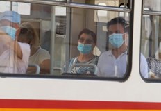 До 25 август маските в градския транспорт в лечебни и социални