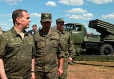 Посещението му се извършва на фона на подозрения че Москва