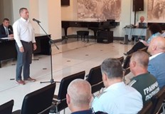 Трайното решение е не просто да приберем камионите а общината