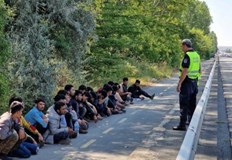 Полицията залови голяма група нелегални мигранти на пътя Созопол