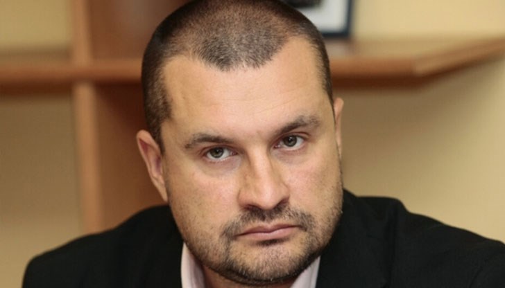 Лъже за състоянието на заводите и назначенията, заяви бившият началник на кабинета на Нинова Лъже за състоянието на заводите и назначенията, заяви бившият началник на кабинета на Нинова