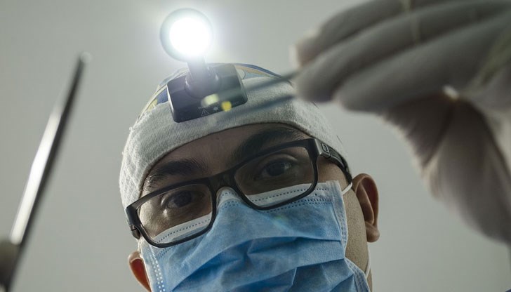 Андрей Опарин обясни, че човешкият мозък е устроен така, че при стрес предава нервни импулси на мускулите и те започват да работят активно