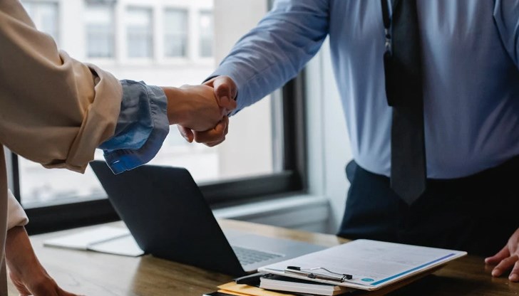 Областната администрация в Русе отново е партньор на кампанията, като е осигурено едно работно мястo