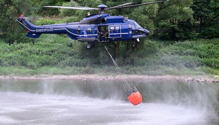На мястото на взрива са били складирани около 30 тона стари гранати, боеприпаси и конфискувани фойерверки