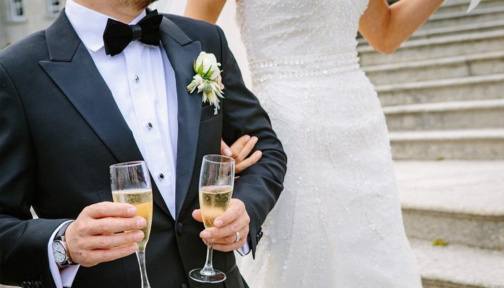 Забраниха провеждането на сватби, семейни и други частни събирания на открито в Кричим