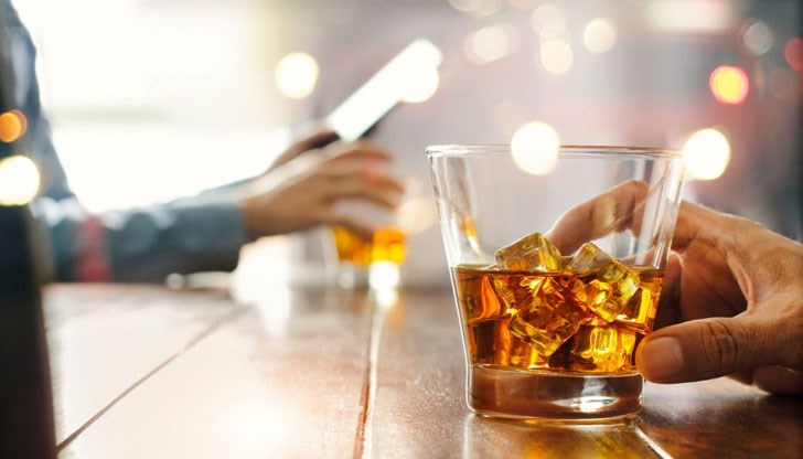 Цената на бутилка "Джони Уокър", джин "Бомбай" и водка "Руски стандарт" чукна десетачка Цената на бутилка "Джони Уокър", джин "Бомбай" и водка "Руски стандарт" чукна десетачка