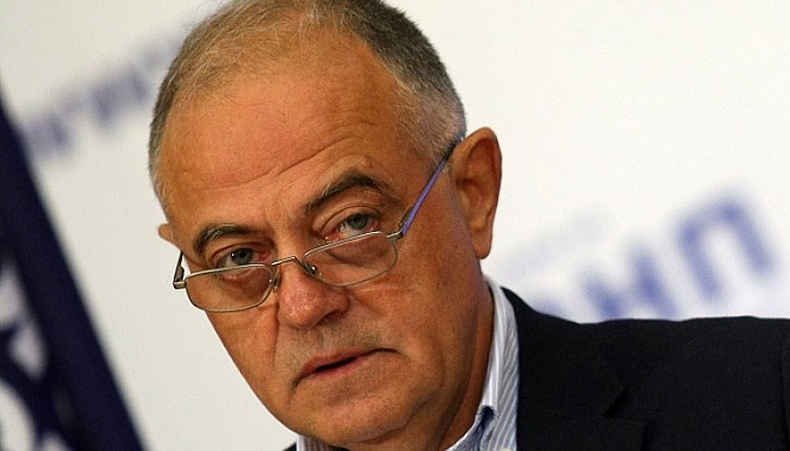 От едната страна стоят силно реформаторските сили, от другата страна – реставраторските