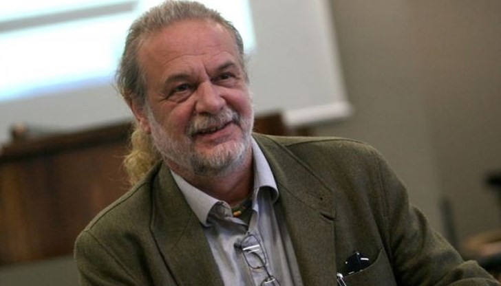 Той смята, че героите в българския политически живот бяха тези, които управляваха последните седем месеца Той смята, че героите в българския политически живот бяха тези, които управляваха последните седем месеца