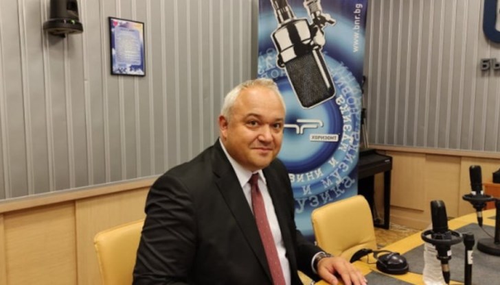 Няма никакъв смисъл да превръщаме хора, които трябва да бъдат внимателно разследвани, в жертва, коментира той ареста на бившия премиер Бойко Борисов Няма никакъв смисъл да превръщаме хора, които трябва да бъдат внимателно разследвани, в жертва, коментира той ареста на бившия премиер Бойко Борисов