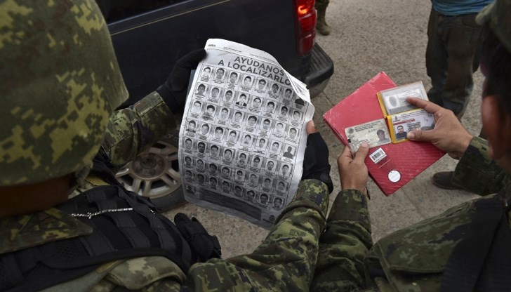 Задържани са още 64 полицаи и войници за предполагаемото им участие в инцидента