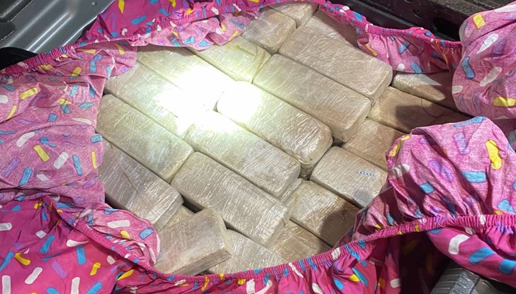 Контрабандираните наркотични вещества и лекият автомобил са иззети