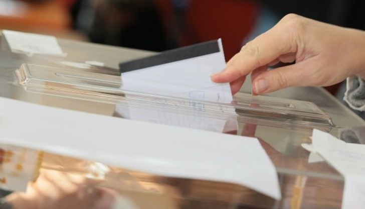 Във всяко населено място се назначава най-малко една подвижна секционна избирателна комисия при наличие на не по-малко от 10 избиратели, подали заявления