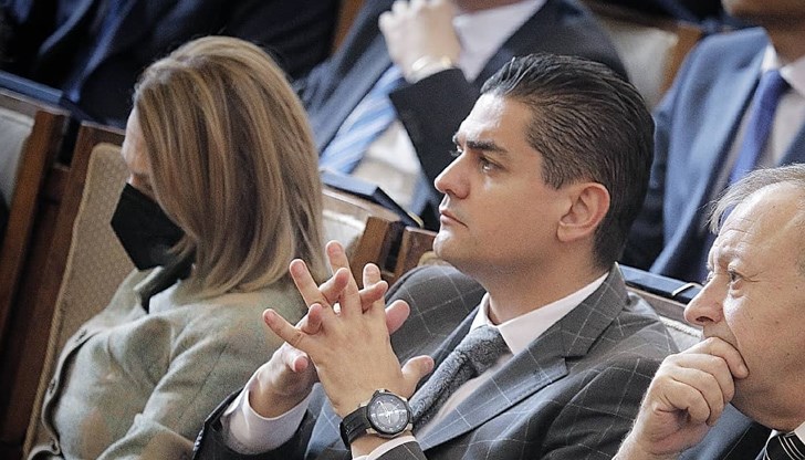 Василев беше министър на младежта и спорта в правителството на Кирил Петков, както и беше един от напусналите партията „Има такъв народ“