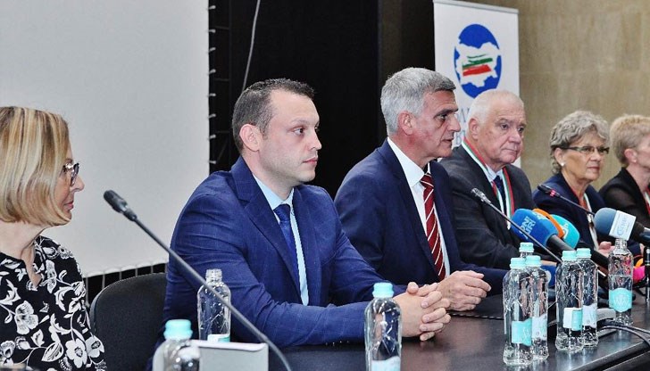 Създадената от Стефан Софиянски партия удари рамо на Стефан Янев Създадената от Стефан Софиянски партия удари рамо на Стефан Янев