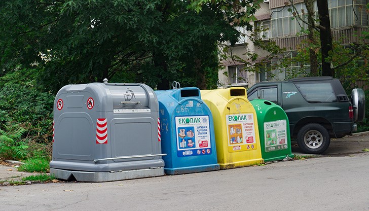 Контейнерите са с по-широките отвори, даващи възможност за изхвърлянето на по-голямо количество отпадъци без затруднения