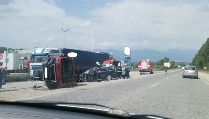 Пострадал е мъж, който е с контузни наранявания