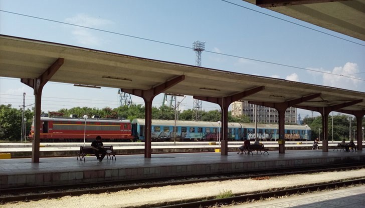 По 15 локомотива не стигат дневно за пътническите влакове По 15 локомотива не стигат дневно за пътническите влакове