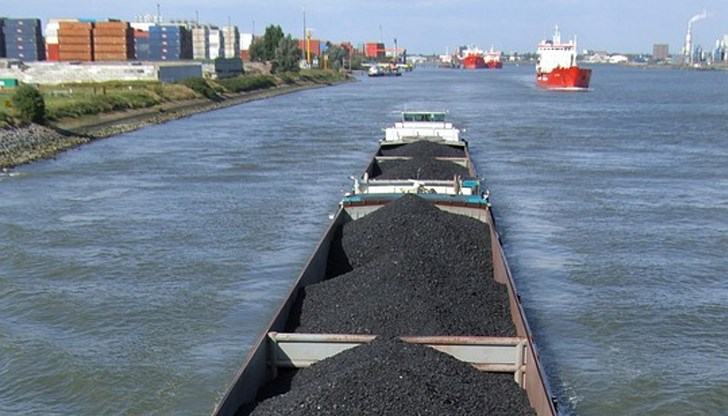 През април Европейският съюз обяви забрана за вноса на въглища от Русия в рамките на санкциите