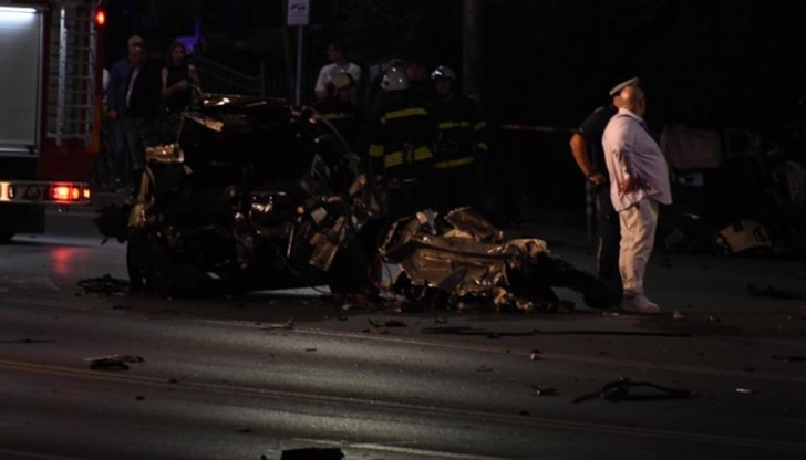 Първоначално след катастрофата се твърдеше, че вторият човек в колата на Семерджиев е избягал от местопроизшествието
