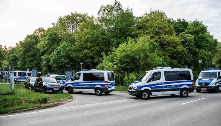 Горски пожар избухна край Берлин след експлозии в помещения за съхранение на снаряди