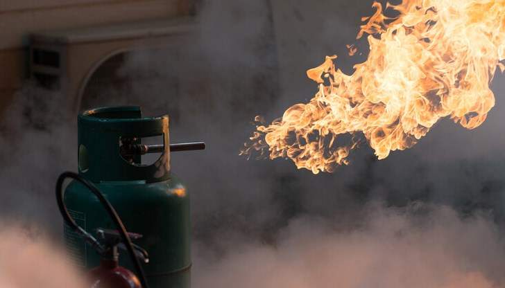 Единият от тях е за проблеми с газова бутилка в село Бъзън