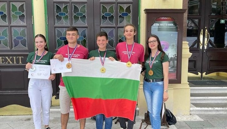 Победители станаха Александър Димитров и Константин Георгиев от математическите гимназии във Варна и Русе