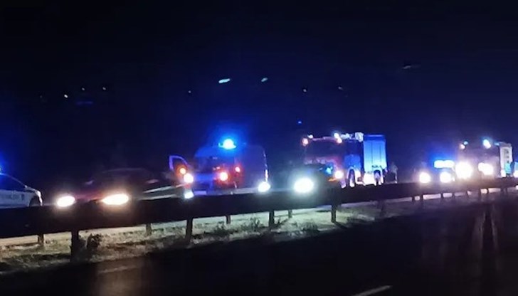 Между 8-9 деца са откарани в болница, но няма опасност за живота им. Между 8-9 деца са откарани в болница, но няма опасност за живота им.