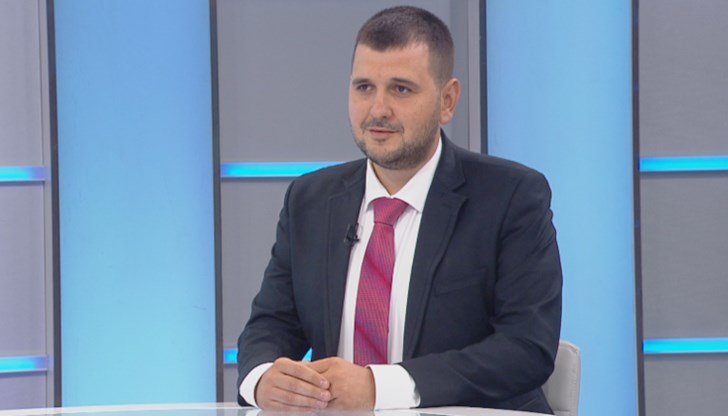 Най-голяма ни грешка беше, че не реализирахме реформа в администрацията", допълни Йордан Иванов