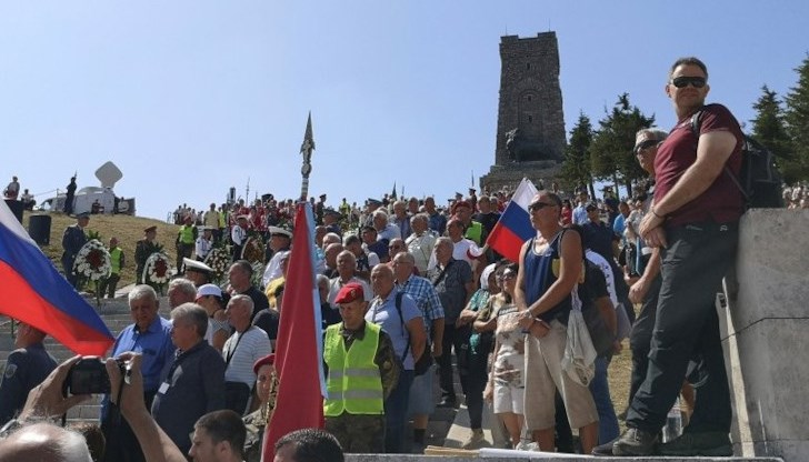 Стотици изкачиха историческия връх и отдадоха почит на загиналите в драматичните боеве през лятото на 1877 г.