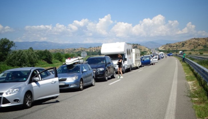 Пътуващите в голямата си част са румънски автомобили.