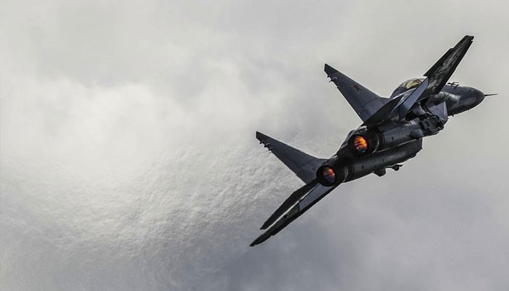 Русия предислоцира три военни самолета МиГ-31