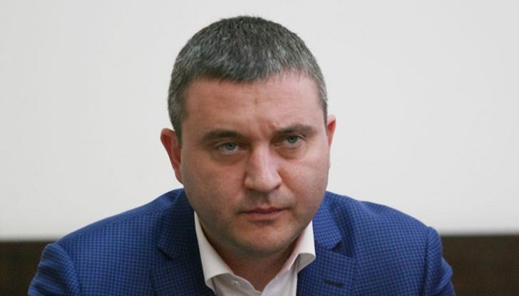 Приходната агенция още проверява бившия вътрешен министър Младен Маринов