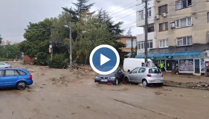 Буря и потоп причиниха щети на училище в града, реки излязоха от коритата си