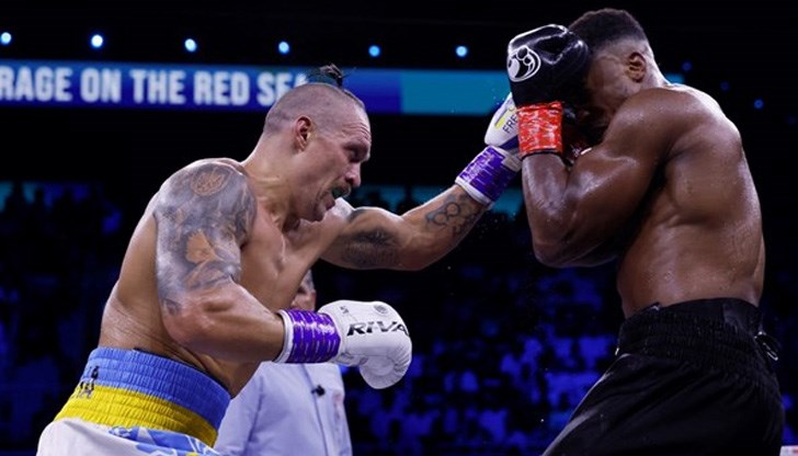 Александър Усик е новият стар шампион по бокс в тежка категория Александър Усик е новият стар шампион по бокс в тежка категория