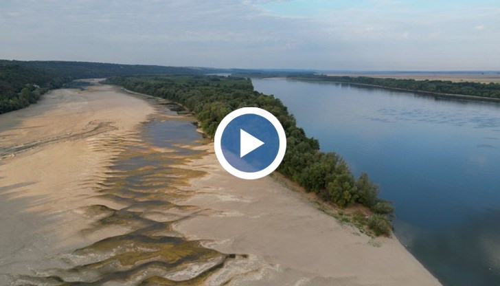 В момента от дъното на Дунав се копаят инертни материали
