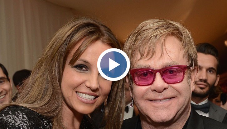 Тя е в дует с Елтън Джон