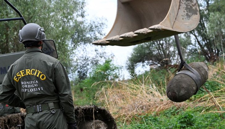 Военни експерти днес я обезвредиха и извършиха контролирана експлозия на 450-килограмовата бомба Военни експерти днес я обезвредиха и извършиха контролирана експлозия на 450-килограмовата бомба