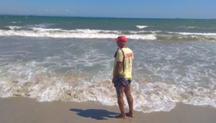 Мъртво вълнение може да се познае, когато човек влезе във водата до колене и усети, че му се губи пясъкът под краката и морето започва да го "дърпа" Мъртво вълнение може да се познае, когато човек влезе във водата до колене и усети, че му се губи пясъкът под краката и морето започва да го "дърпа"