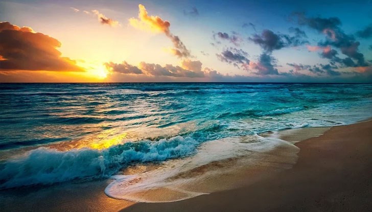 Над морето в сутрешните часове ще бъде облачно Над морето в сутрешните часове ще бъде облачно