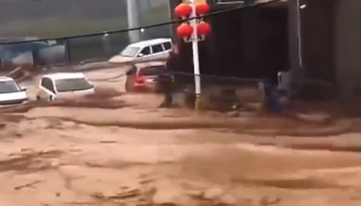 Китайската провинция Шанси потъна под вода след огромно наводнение