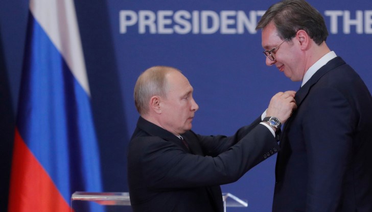 Путин продължава да се ползва със симпатиите на сръбското общество, което възприема войната не като агресия, а като трагична братска война Путин продължава да се ползва със симпатиите на сръбското общество, което възприема войната не като агресия, а като трагична братска война