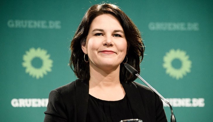 Министърът на външните работи на Германия Аналена Бербок призова светът да се подготви за факта, че пълномащабна война в Украйна може да продължи повече от една година Министърът на външните работи на Германия Аналена Бербок призова светът да се подготви за факта, че пълномащабна война в Украйна може да продължи повече от една година