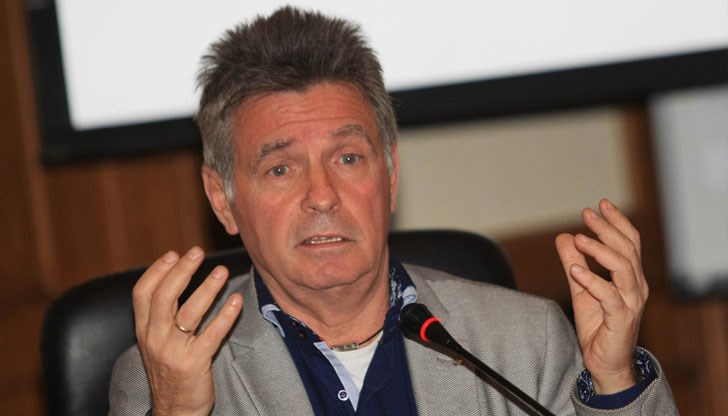 Като не вярваме на държавата, нека гражданите сами решават, предлага Асен Александров