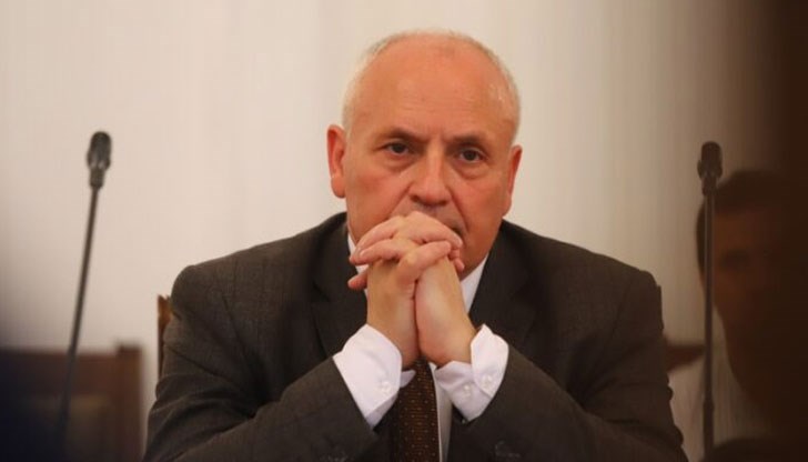 Някак си ми е неуютно тези млади момчета да ме следват навсякъде