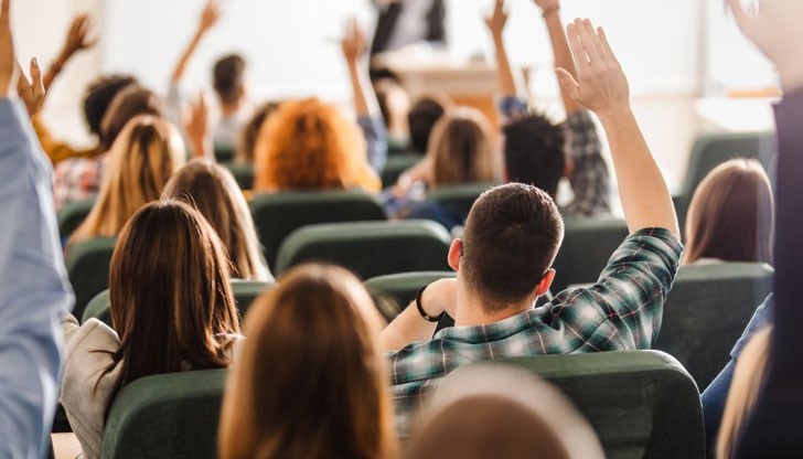 Проф. Пенов предлага македонците да бъдат освободени от всякакви такси Проф. Пенов предлага македонците да бъдат освободени от всякакви такси