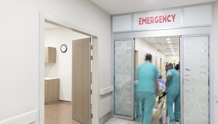 Пострадалият е освидетелстван от хирург, като степента на телесната повреда е в процес на изясняване Пострадалият е освидетелстван от хирург, като степента на телесната повреда е в процес на изясняване