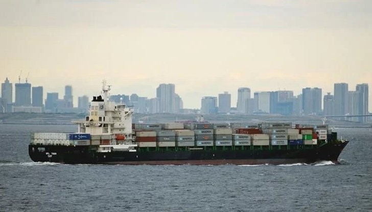 Контейнеровоз се сблъска с китайски кораб, при удара е загинал човек