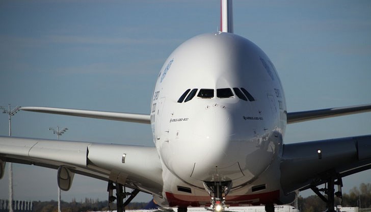 Андрей Скоч притежава самолета чрез фиктивни компании и доверителни фондове, свързани с неговата приятелка, твърдят прокурори